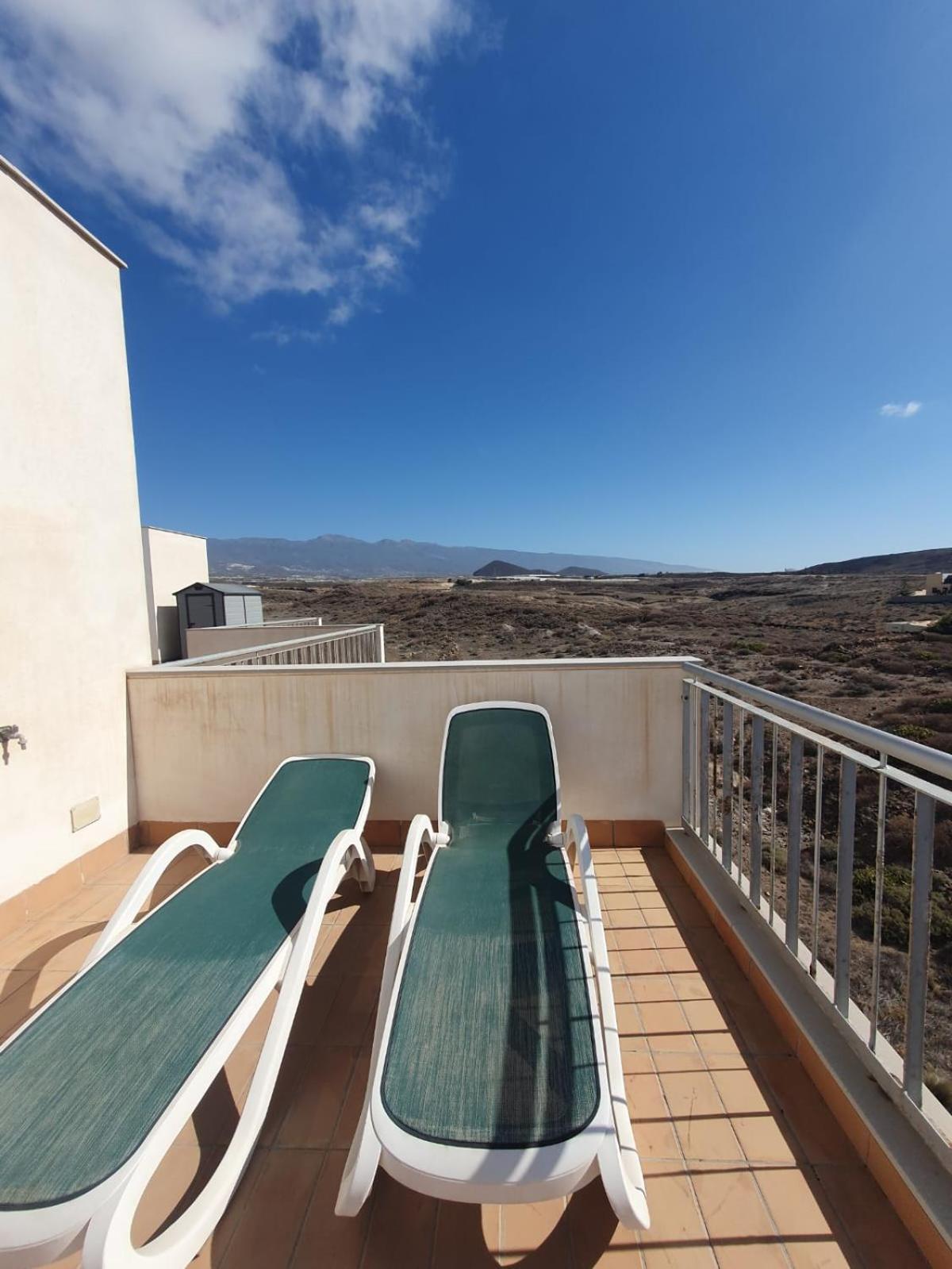 Alquilaencanarias-Medano Los Martines Beachfront A