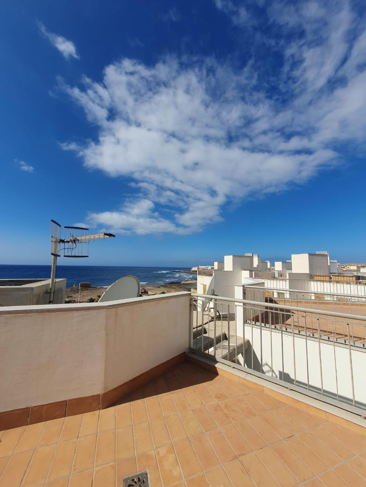 Alquilaencanarias-Medano Los Martines Beachfront A *